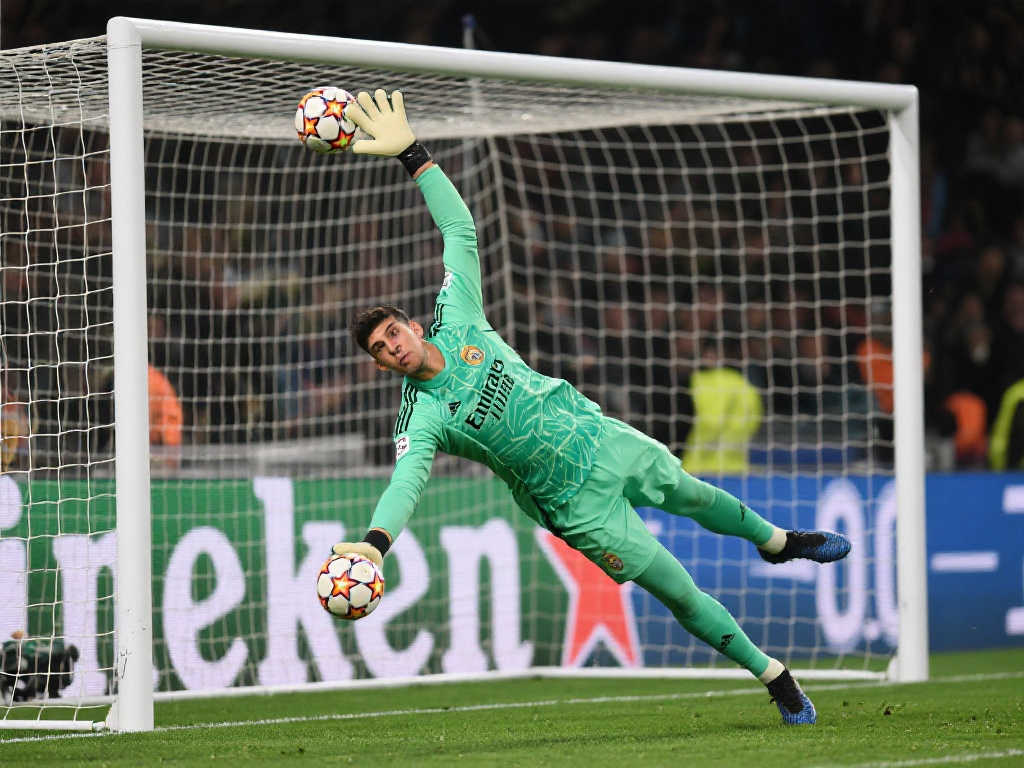 欧冠赛场拉亚神勇，点球大战扑救率达50%！